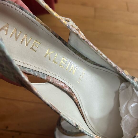 HOST PICK Y2K Anne Klein Multicolor Slingback Kitten Heels with Ruffle 8M - Picture 8 of 15
